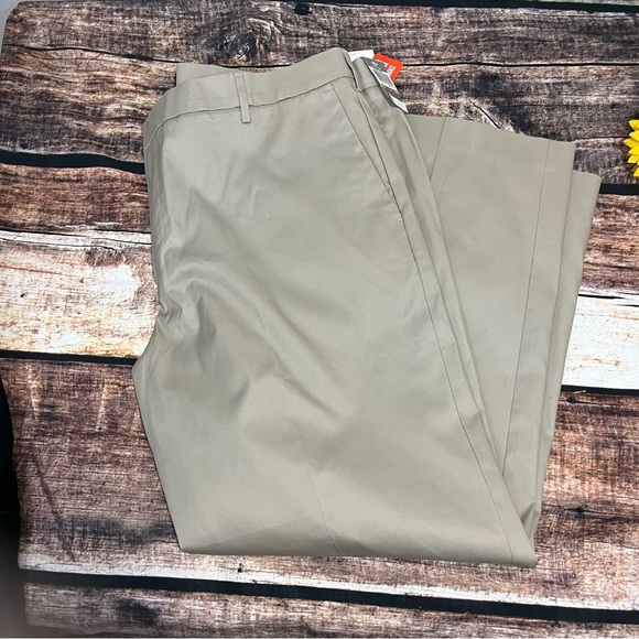 Mens Dockers Pants are NWT. Size 42x30 - Picture 5 of 9